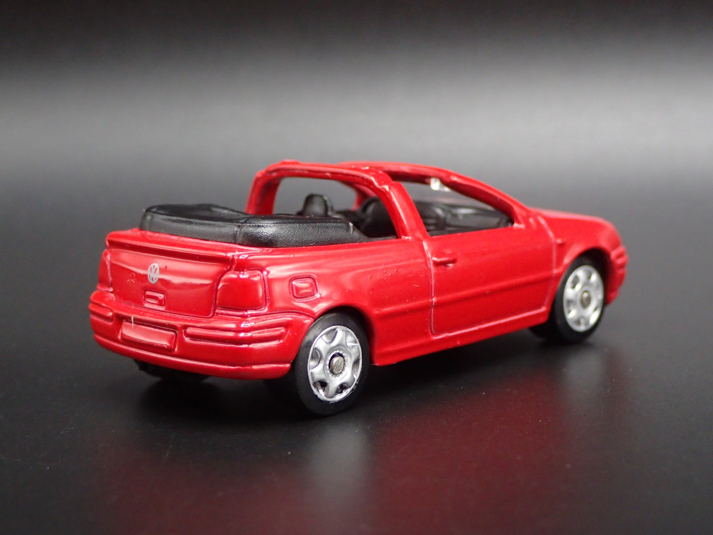 VW VOLKSWAGEN GOLF GTI CABRIO CONVERTIBLE 1:64 SCALE DIORAMA DIECAST MODEL CAR