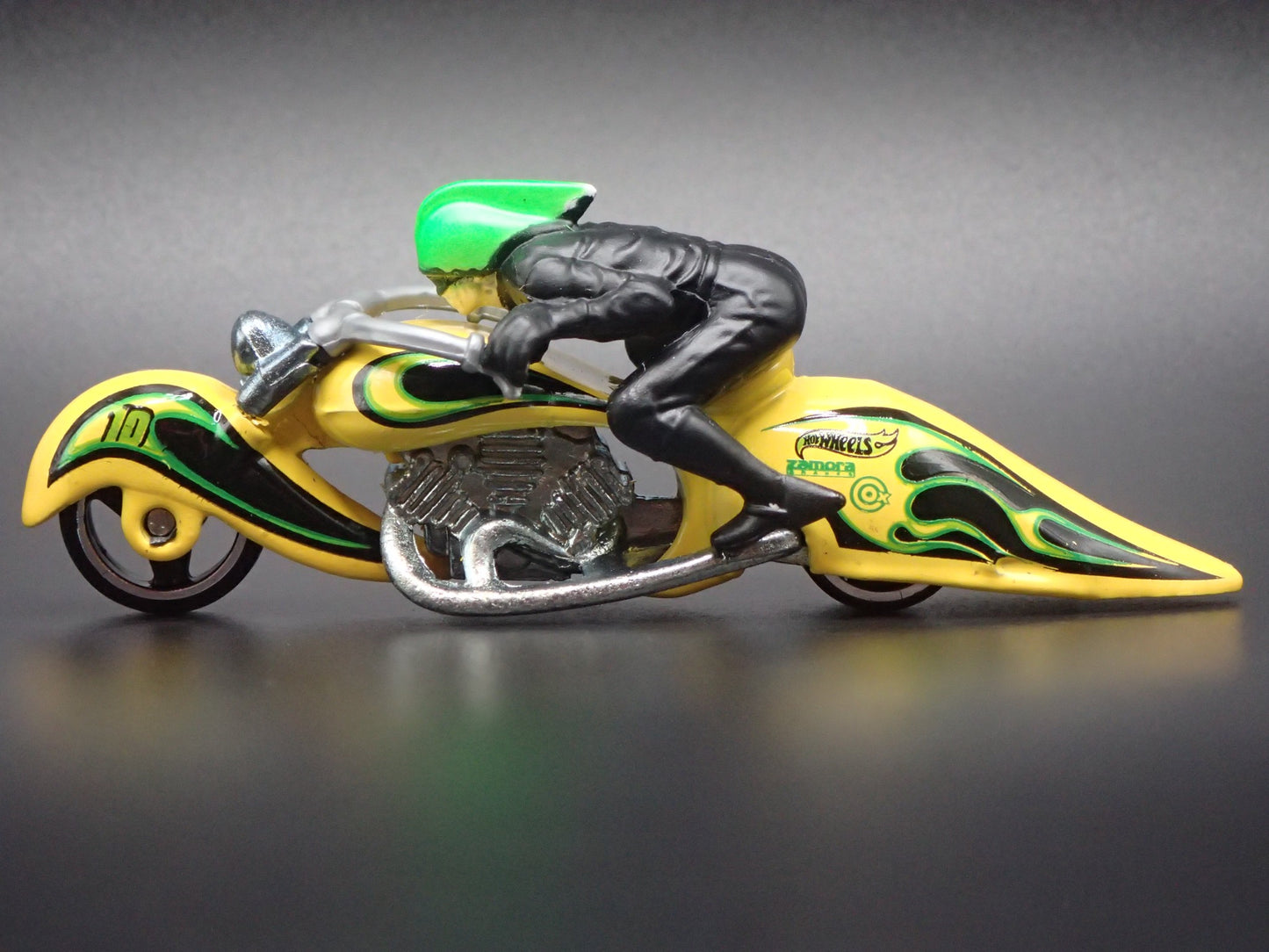 W-OOZIE MOTORCYCLE HOT WHEELS YELLOW 1:64 HW SCALE DIORAMA DIECAST MODEL CAR