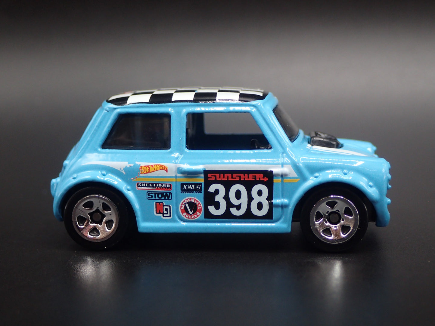 1969-1976 MINI COOPER MARK III 1:64 SCALE COLLECTIBLE DIORAMA DIECAST MODEL CAR