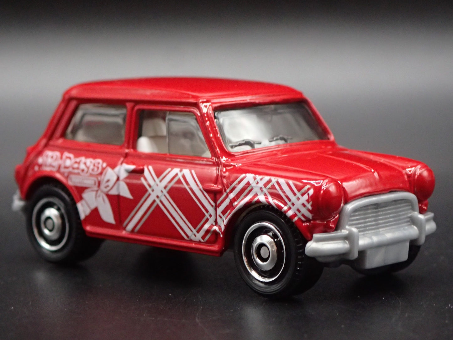 1959-1967 AUSTIN MINI COOPER CHRISTMAS RED 1/64 SCALE DIORAMA DIECAST MODEL CAR