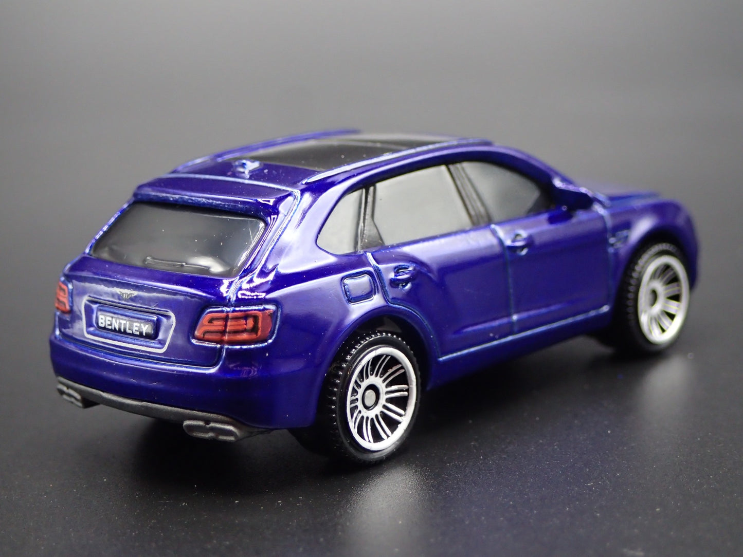 2015-2020 BENTLEY BENTAYGA BLUE 1:64 SCALE COLLECTIBLE DIORAMA DIECAST MODEL CAR