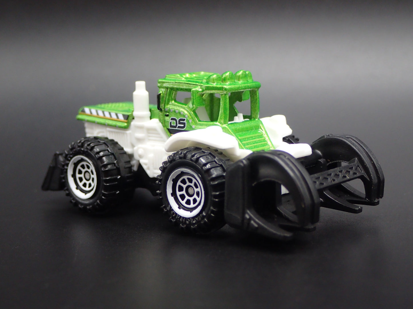 GRAPPLER CONTRUCTION VEHICLE 1:64 MB SCALE COLLECTIBLE DIORAMA DIECAST MODEL CAR