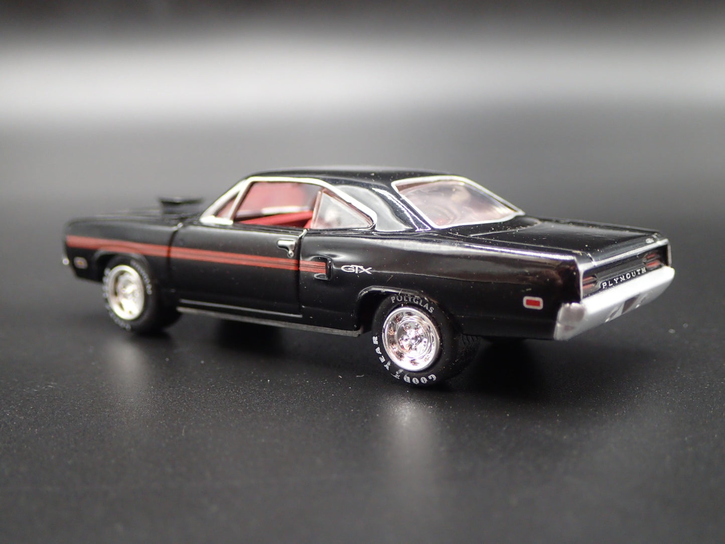 1970 70 PLYMOUTH GTX BLACK 1/64 SCALE COLLECTIBLE DIORAMA DIECAST MODEL CAR