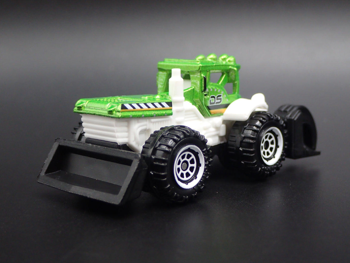 GRAPPLER CONTRUCTION VEHICLE 1:64 MB SCALE COLLECTIBLE DIORAMA DIECAST MODEL CAR