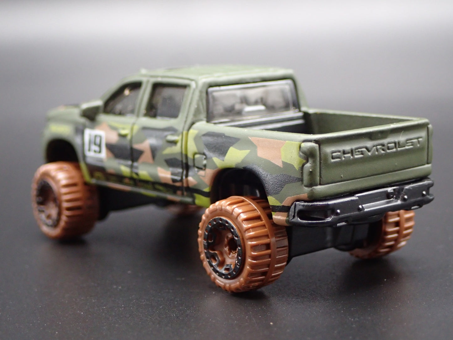 2019 19 CHEVY CHEVROLET SILVERADO LT TRAIL BOSS 1:64 SCALE DIECAST MODEL CAR