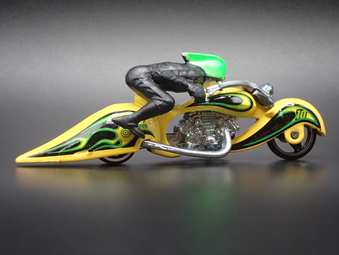 W-OOZIE MOTORCYCLE HOT WHEELS YELLOW 1:64 HW SCALE DIORAMA DIECAST MODEL CAR