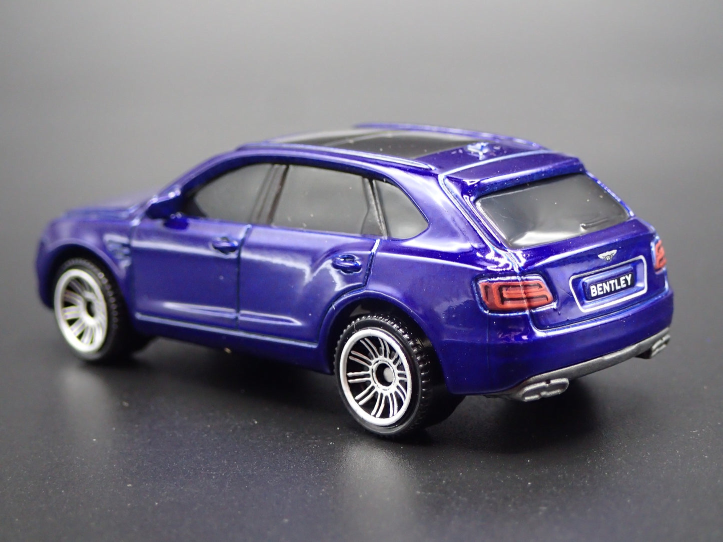 2015-2020 BENTLEY BENTAYGA BLUE 1:64 SCALE COLLECTIBLE DIORAMA DIECAST MODEL CAR