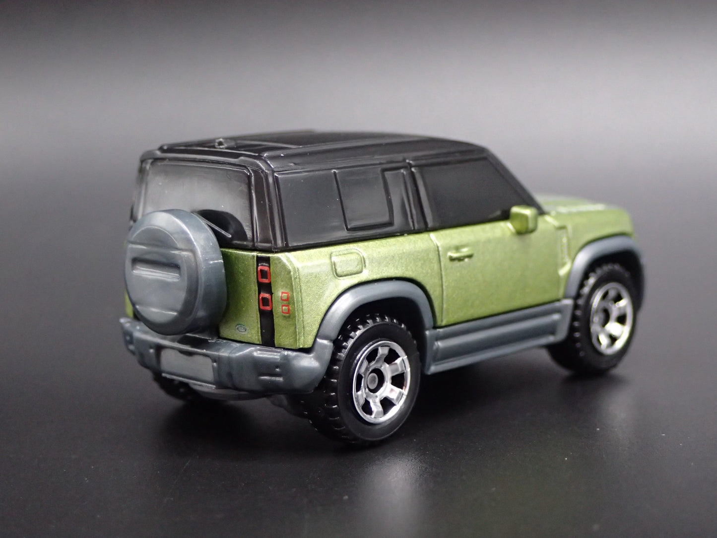 2020-2025 LAND ROVER DEFENDER 90 GREEN RARE 1/64 SCALE DIORAMA DIECAST MODEL CAR