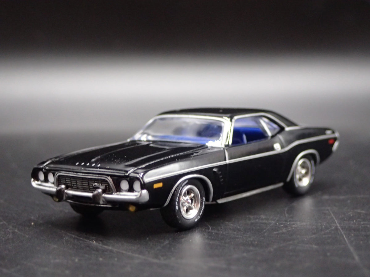 1973 73 DODGE CHALLENGER RARE 1:64 SCALE COLLECTIBLE DIORAMA DIECAST MODEL CAR-Burning Rubber Toy Company