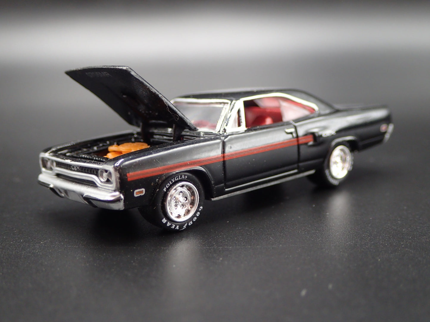 1970 70 PLYMOUTH GTX BLACK 1/64 SCALE COLLECTIBLE DIORAMA DIECAST MODEL CAR