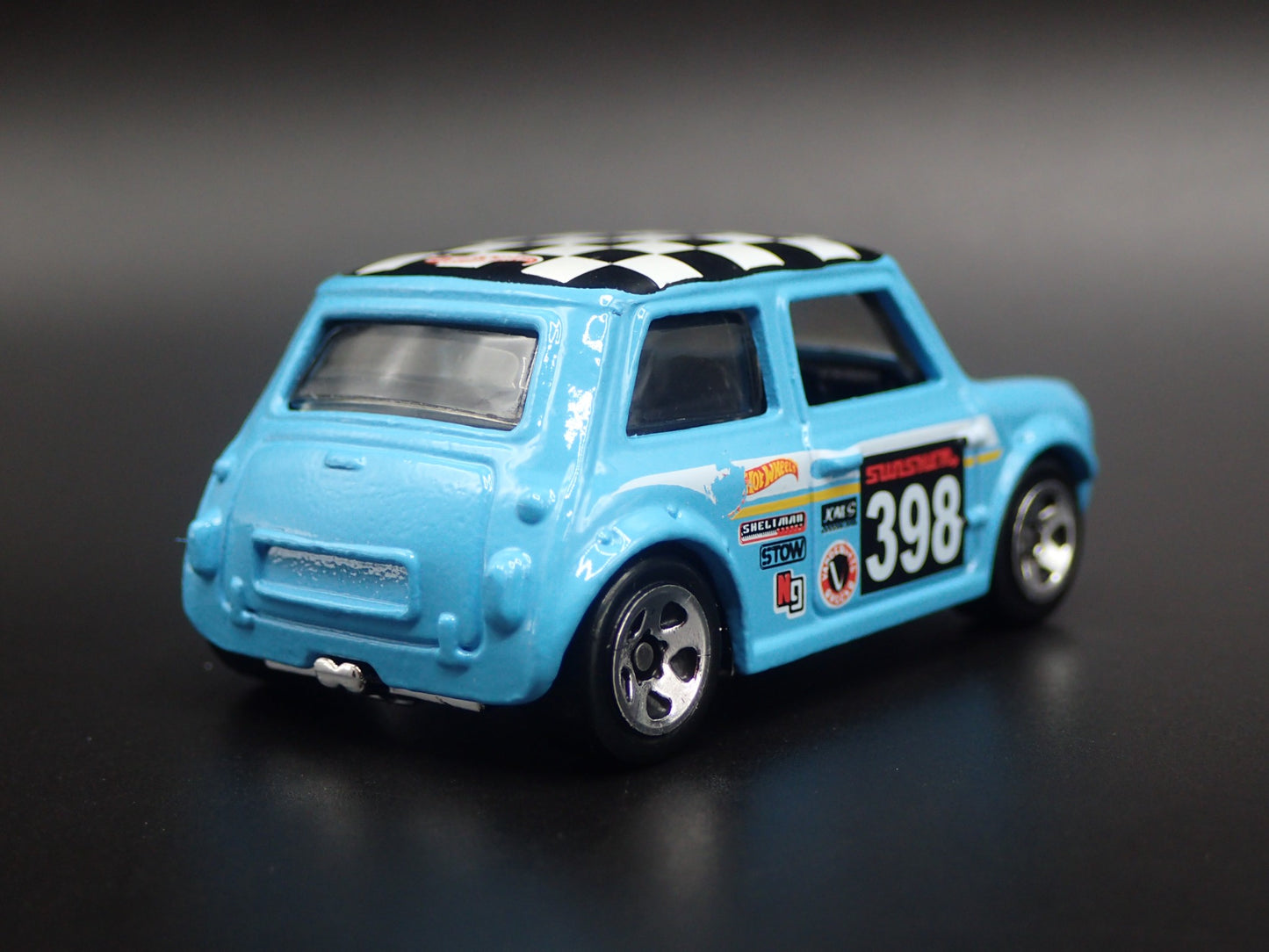 1969-1976 MINI COOPER MARK III 1:64 SCALE COLLECTIBLE DIORAMA DIECAST MODEL CAR