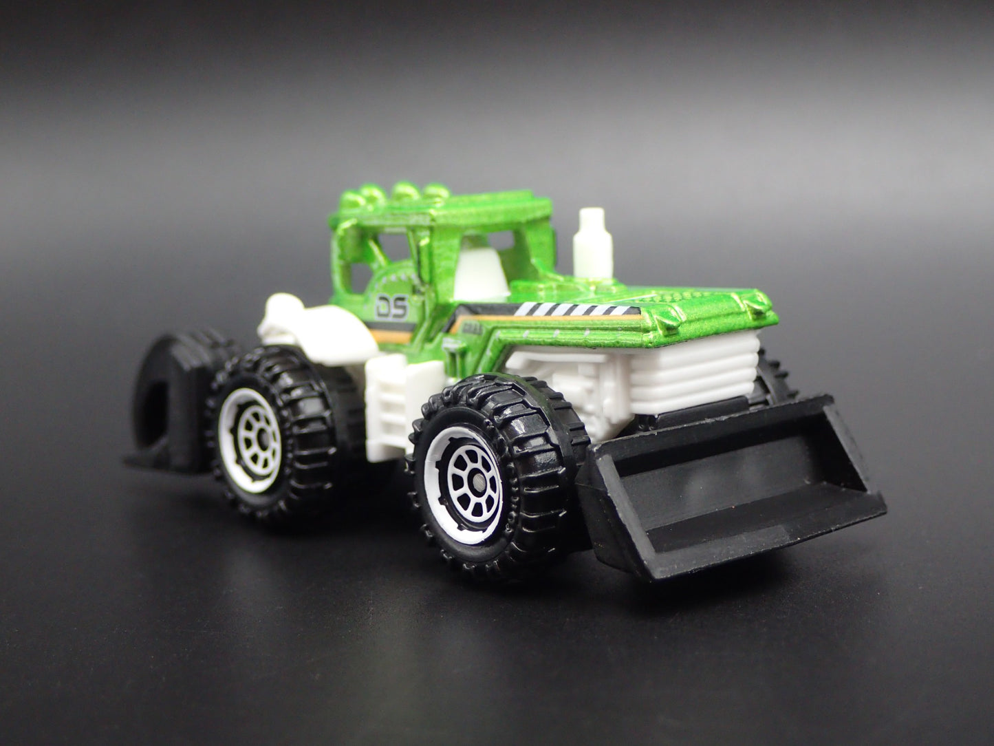 GRAPPLER CONTRUCTION VEHICLE 1:64 MB SCALE COLLECTIBLE DIORAMA DIECAST MODEL CAR