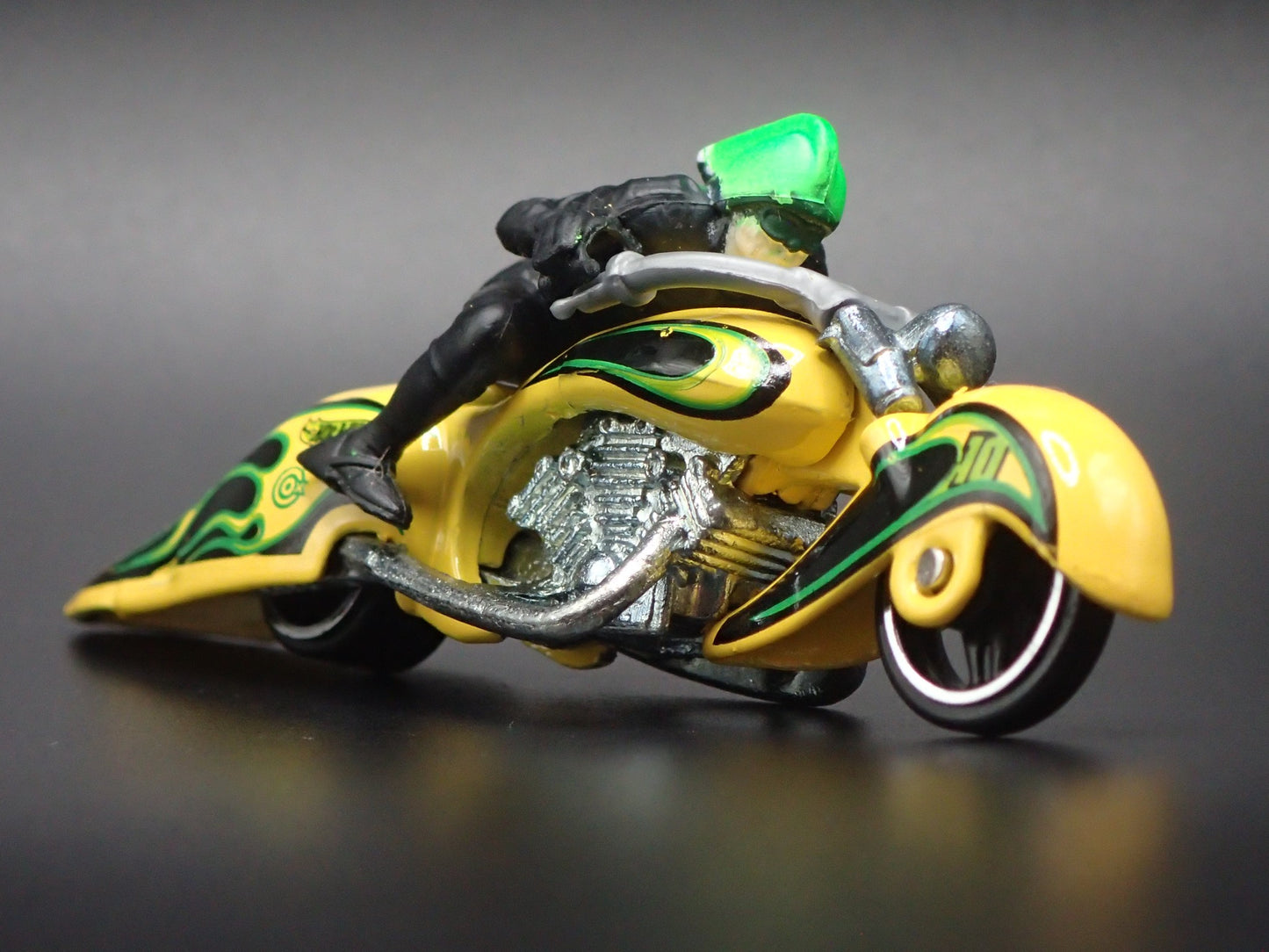 W-OOZIE MOTORCYCLE HOT WHEELS YELLOW 1:64 HW SCALE DIORAMA DIECAST MODEL CAR