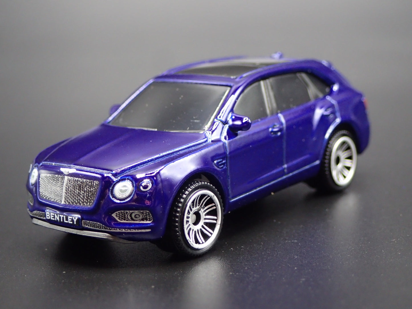 2015-2020 BENTLEY BENTAYGA BLUE 1:64 SCALE COLLECTIBLE DIORAMA DIECAST MODEL CAR