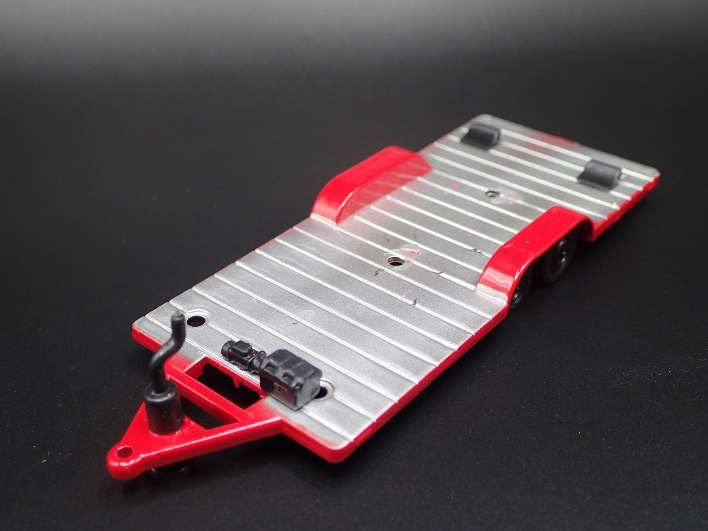 OPEN FLATBED CAR HAULER TRAILER RED 1:64 SCALE COLLECTIBLE DIORAMA DIECAST MODEL