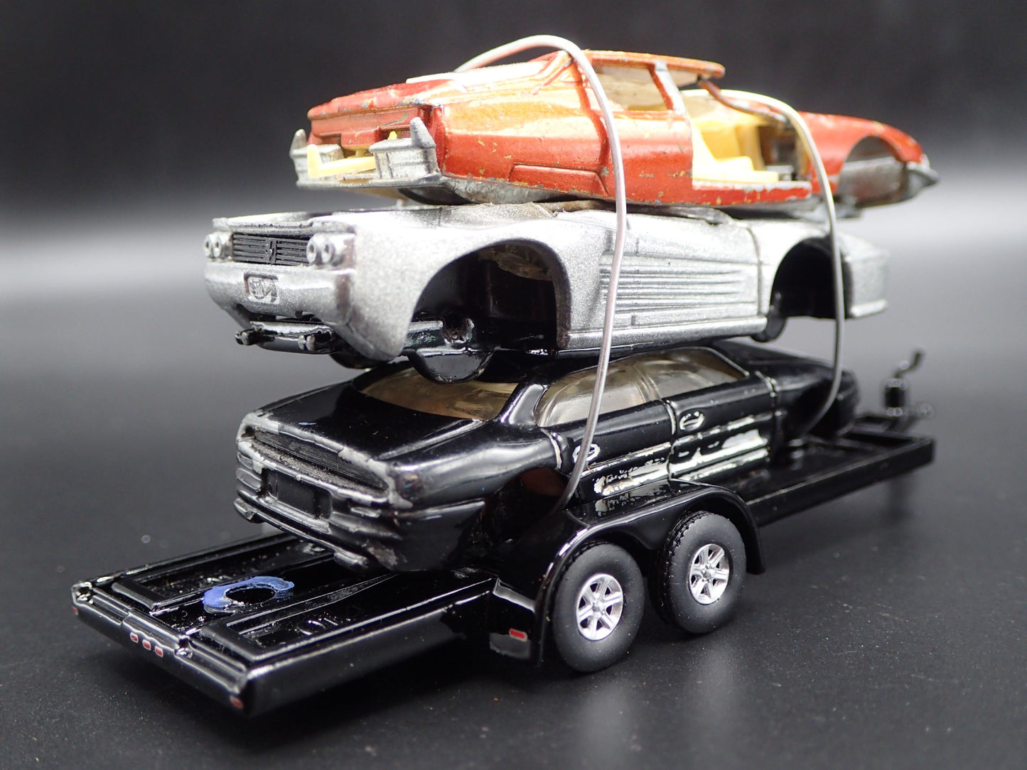 LAMBO/CITROEN  3 CARS CRUSHED ON A FLATBED TRAILER 1:64 SCALE DIECAST MODEL CAR