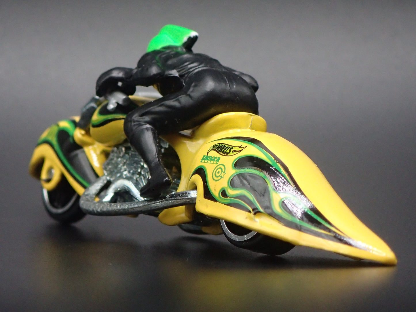 W-OOZIE MOTORCYCLE HOT WHEELS YELLOW 1:64 HW SCALE DIORAMA DIECAST MODEL CAR