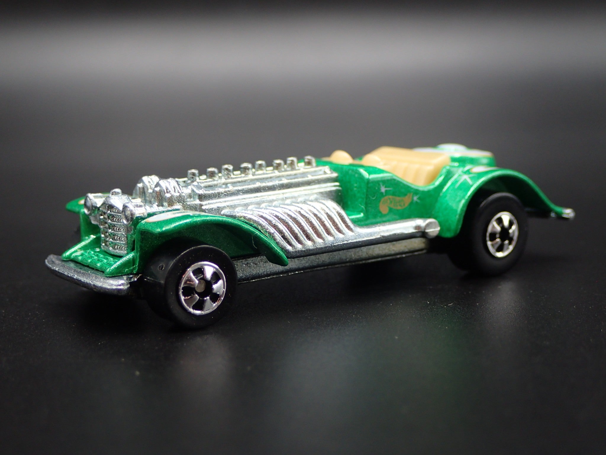CUSTOM HOT ROD SWEET 16 GREEN 1:64 SCALE COLLECTIBLE DIORAMA DIECAST M ...