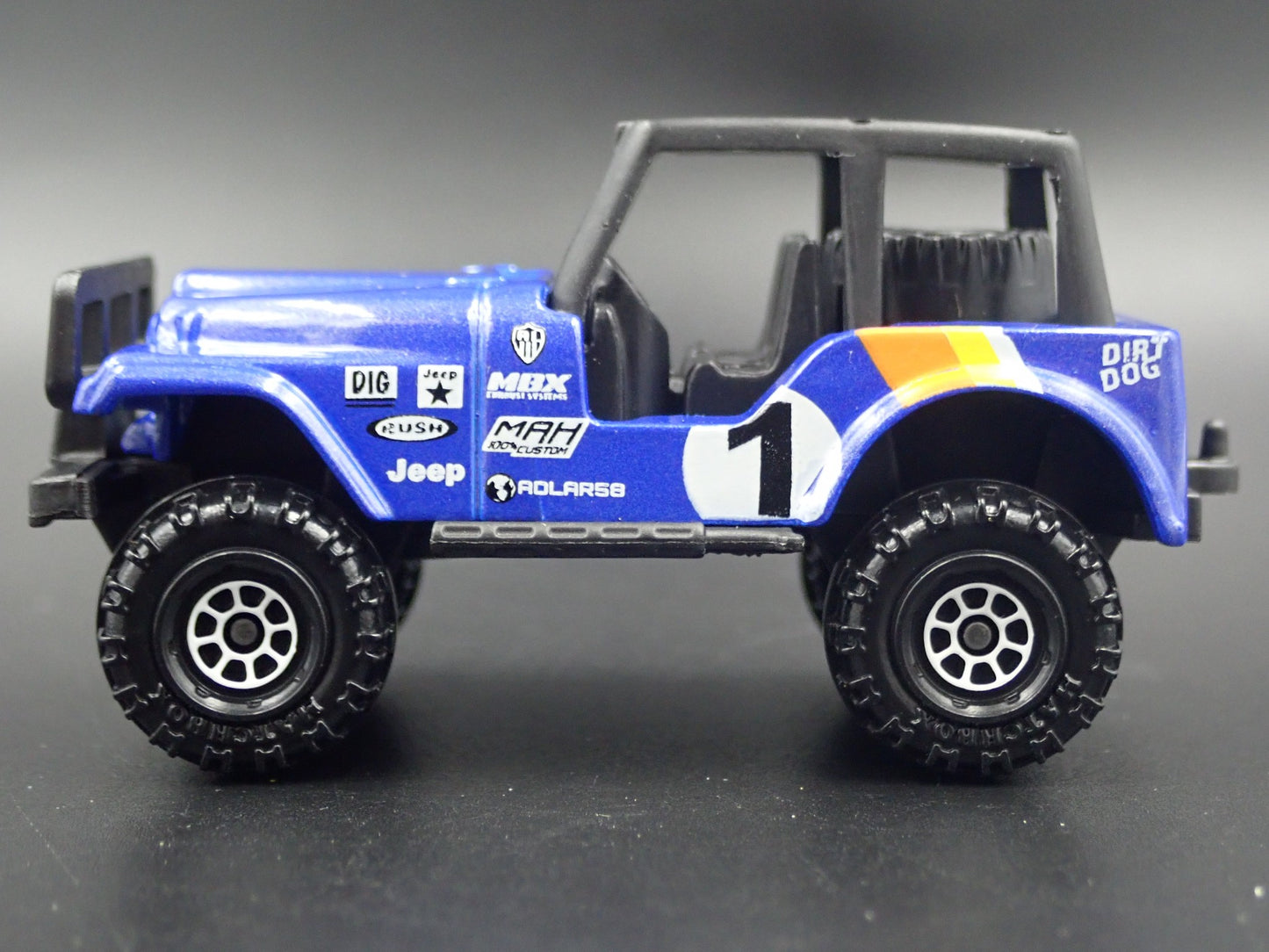 1976- 1986 JEEP WRANGLER CJ7 4X4 BLUE 1:64 SCALE DIORAMA DIECAST MODEL CAR