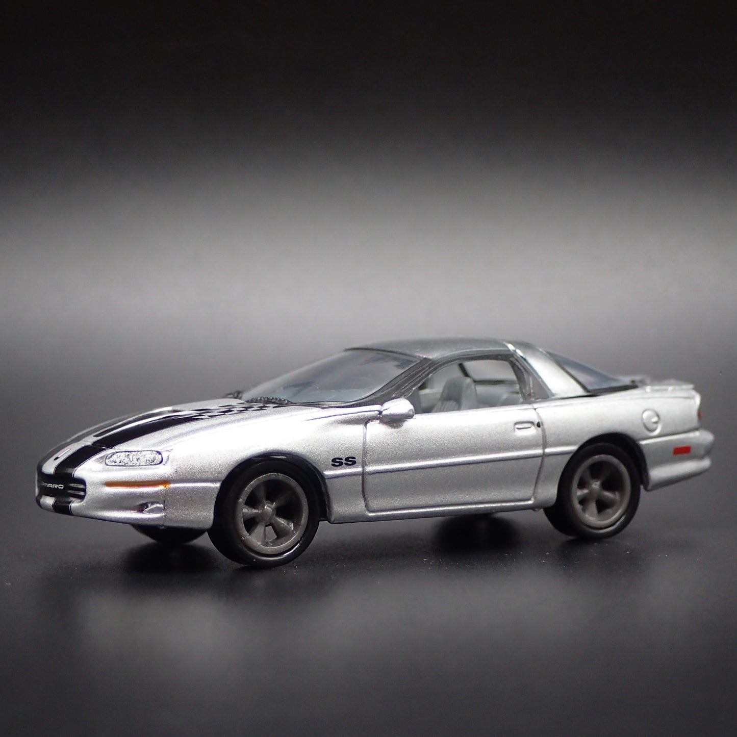 2002 CHEVY CHEVROLET CAMARO SS SILVER 35TH 1:64 SCALE DIORAMA DIECAST MODEL CAR