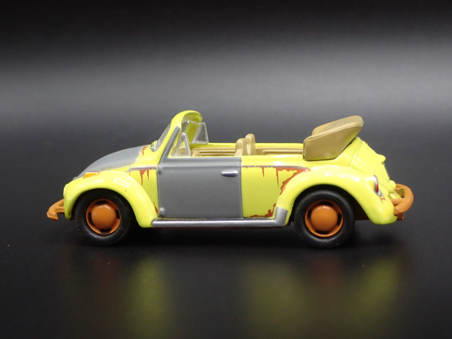 1975 75 VW VOLKSWAGEN SUPER BEETLE BUG CONVERTIBLE 1/64 SCALE DIECAST MODEL CAR