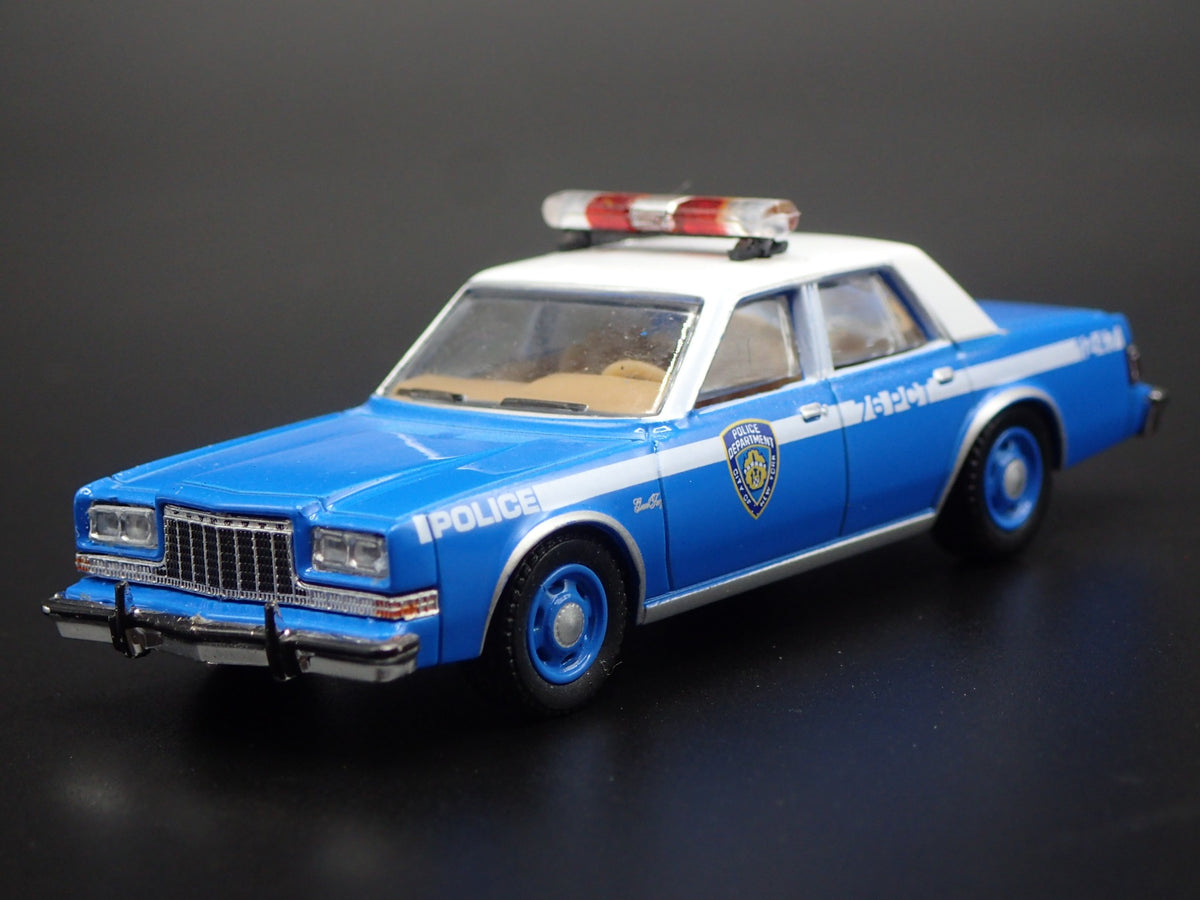 1982 82 PLYMOUTH GRAN FURY NYPD POLICE RARE 1:64 SCALE DIORAMA DIECAST MODEL CAR-Burning Rubber Toy Company
