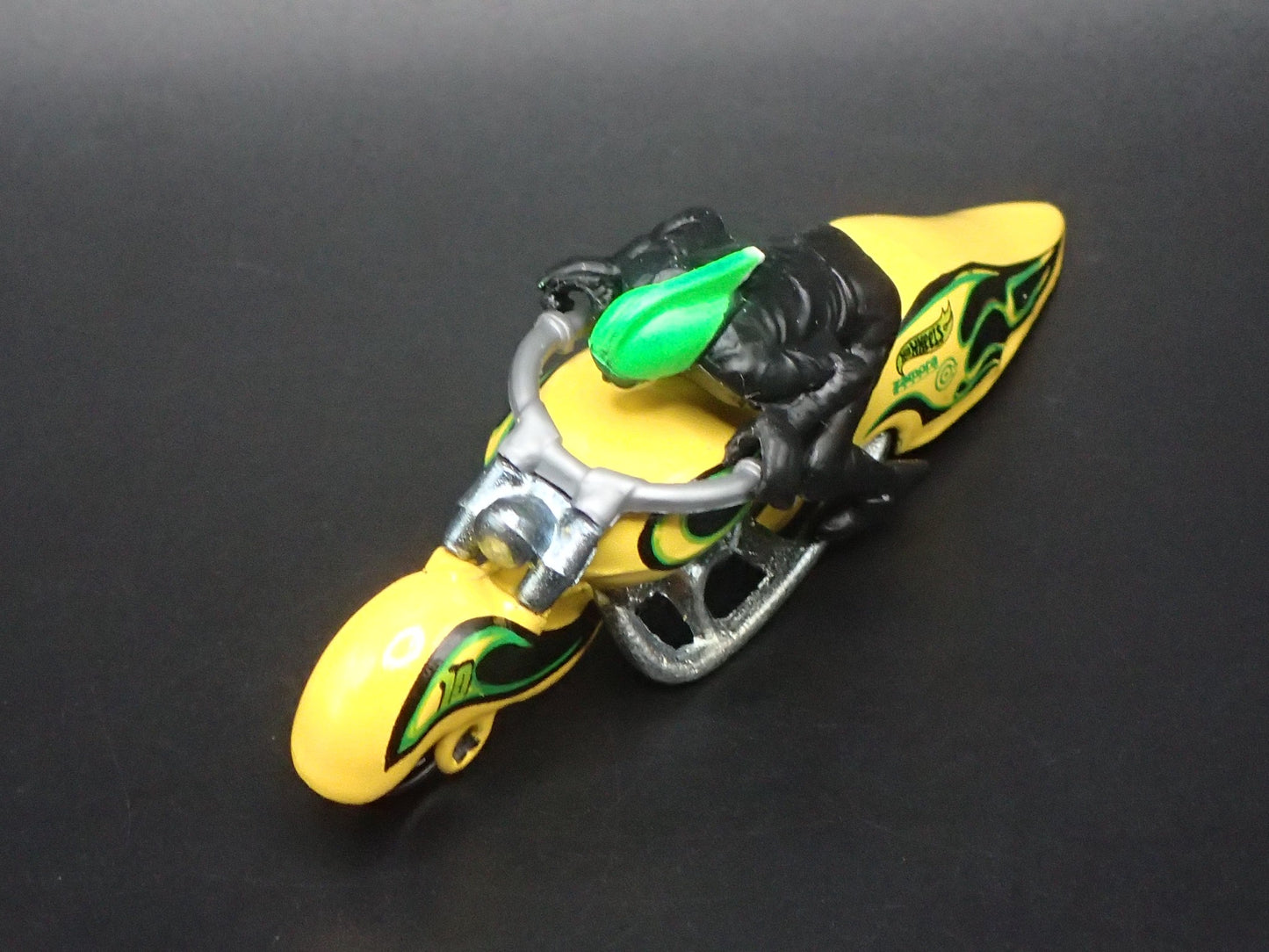 W-OOZIE MOTORCYCLE HOT WHEELS YELLOW 1:64 HW SCALE DIORAMA DIECAST MODEL CAR