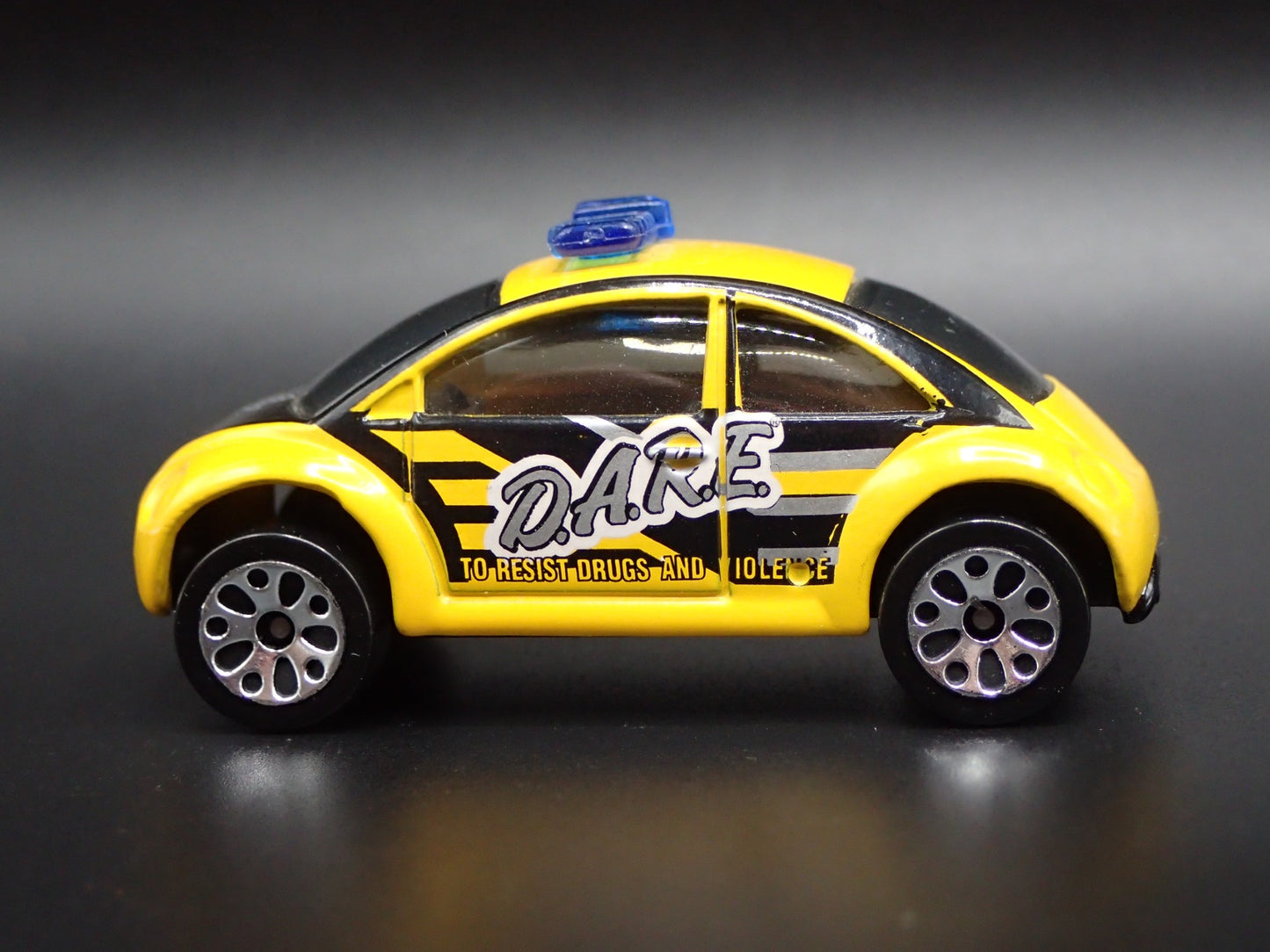 1998- 2011 VW VOLKSWAGEN NEW BEETLE BUG DARE POLICE 1:64 SCALE DIECAST MODEL CAR