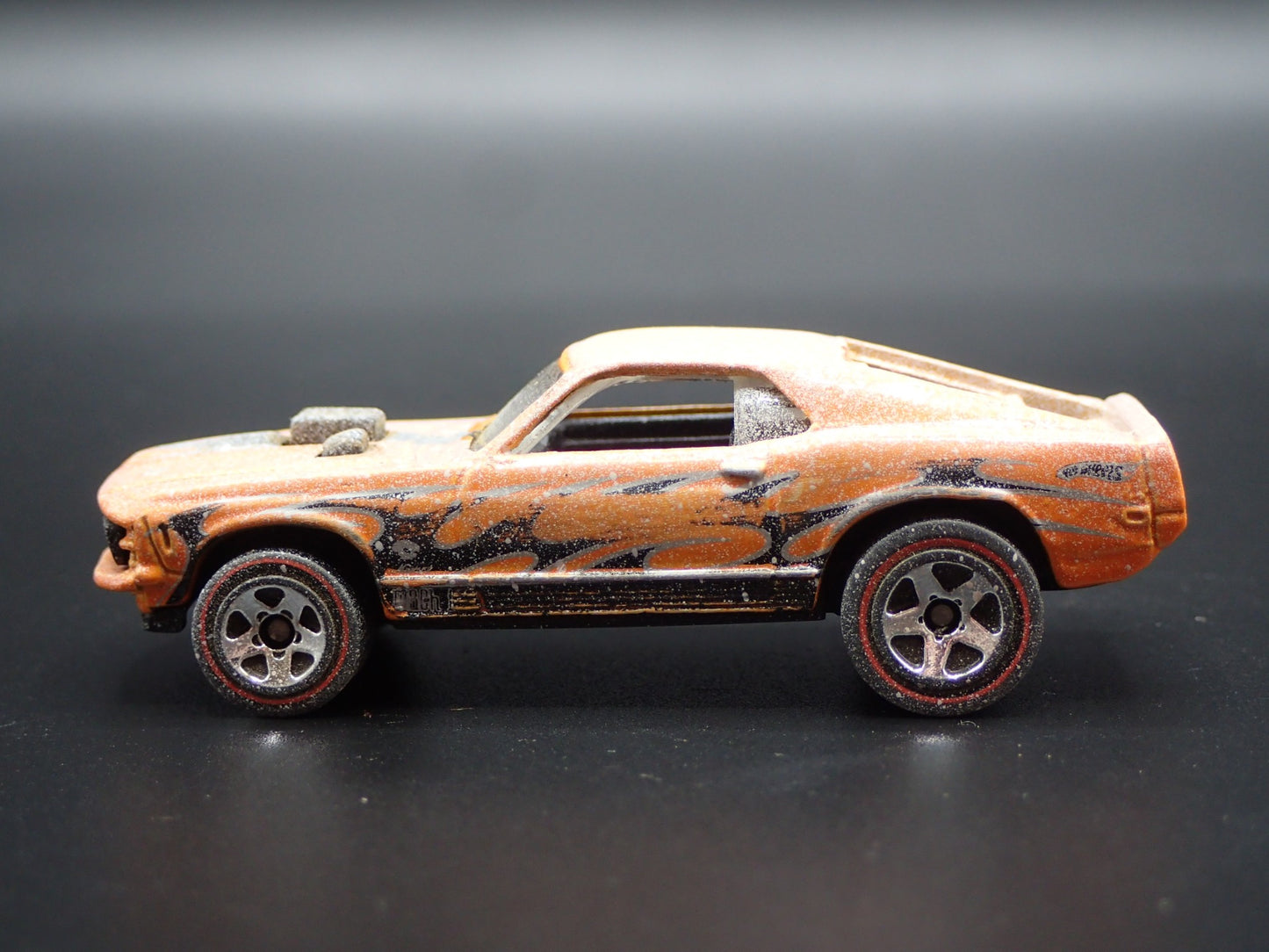 1970 FORD MUSTANG MACH 1 FASTBACK CUSTOM BARN FIND 1:64 SCALE DIECAST MODEL CAR