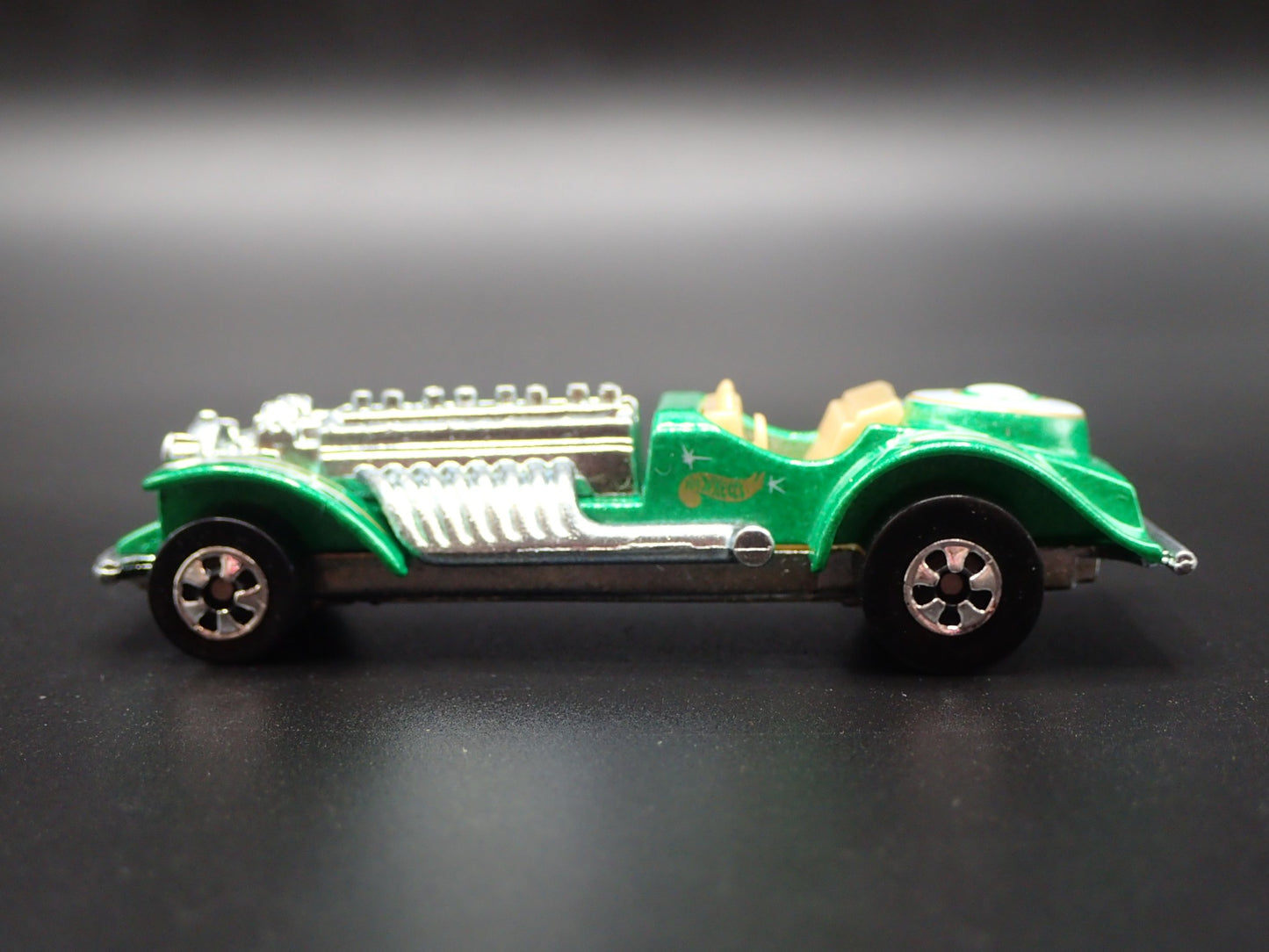 CUSTOM HOT ROD SWEET 16 GREEN 1:64 SCALE COLLECTIBLE DIORAMA DIECAST MODEL CAR