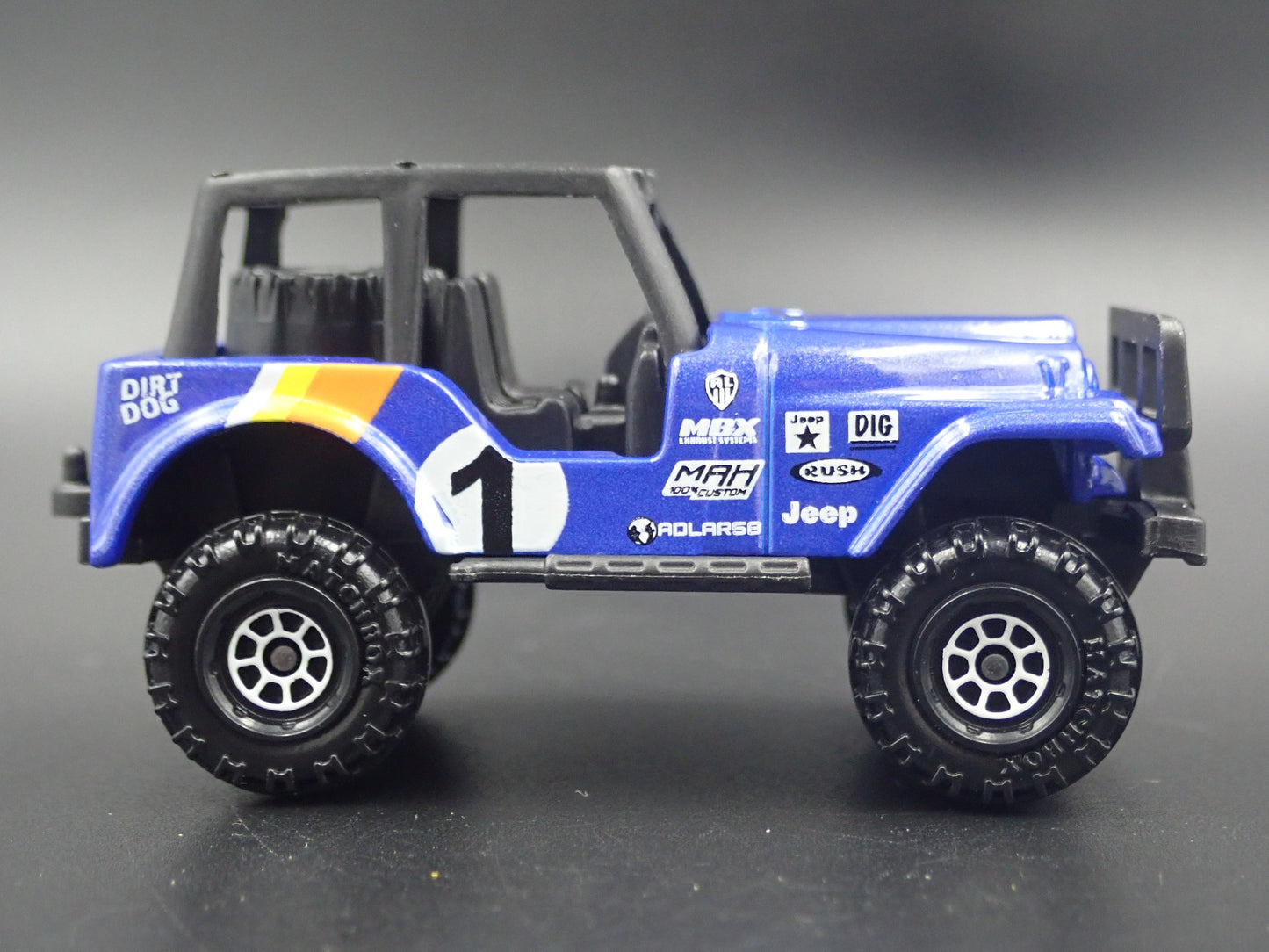 1976- 1986 JEEP WRANGLER CJ7 4X4 BLUE 1:64 SCALE DIORAMA DIECAST MODEL CAR