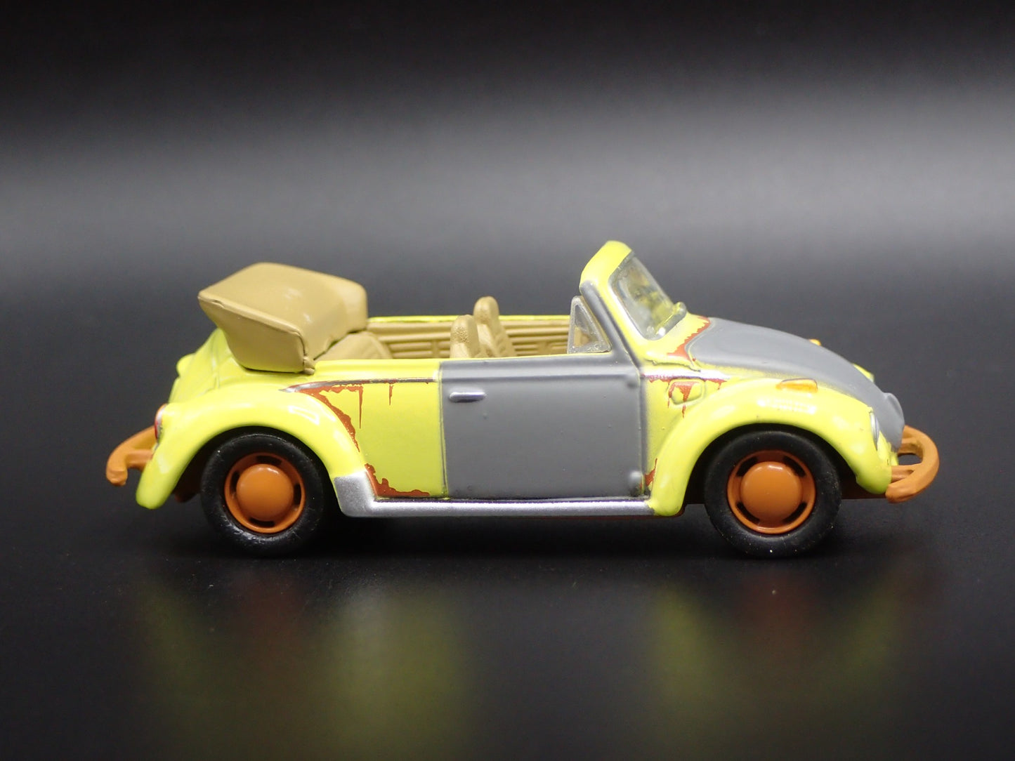 1975 75 VW VOLKSWAGEN SUPER BEETLE BUG CONVERTIBLE 1/64 SCALE DIECAST MODEL CAR
