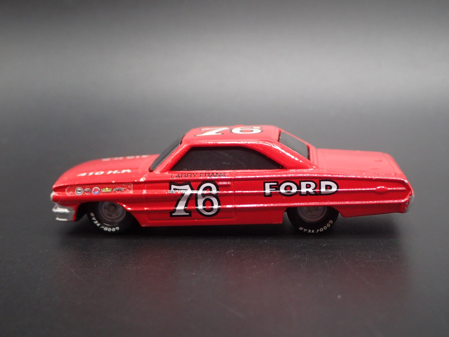 1964 FORD GALAXIE 76 LARRY FRANK NASCAR 1:64 SCALE DIORAMA DIECAST MODEL CAR