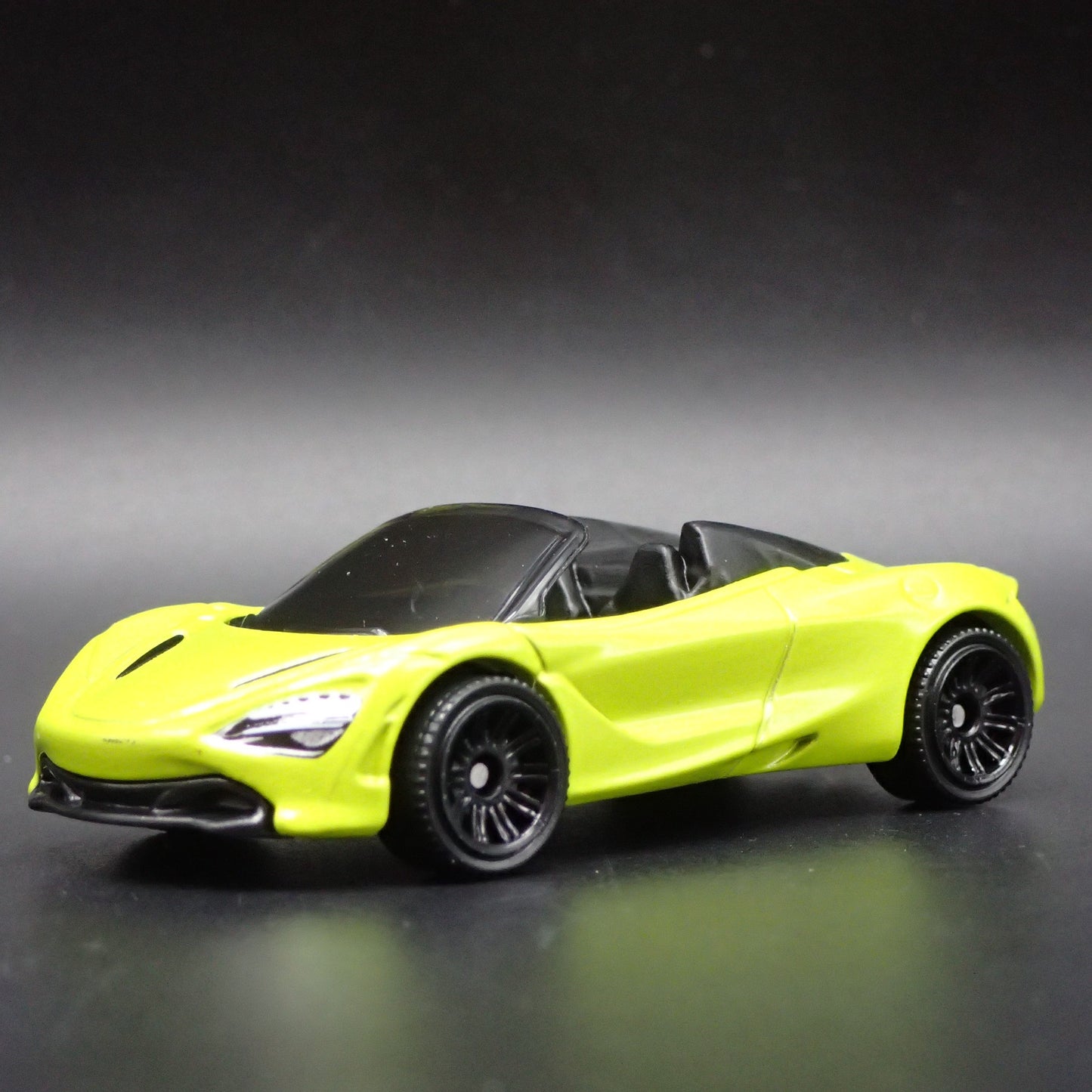 2018-2023 MCLAREN 720S SPIDER SUPER CAR 1:64 SCALE DIORAMA DIECAST MODEL CAR