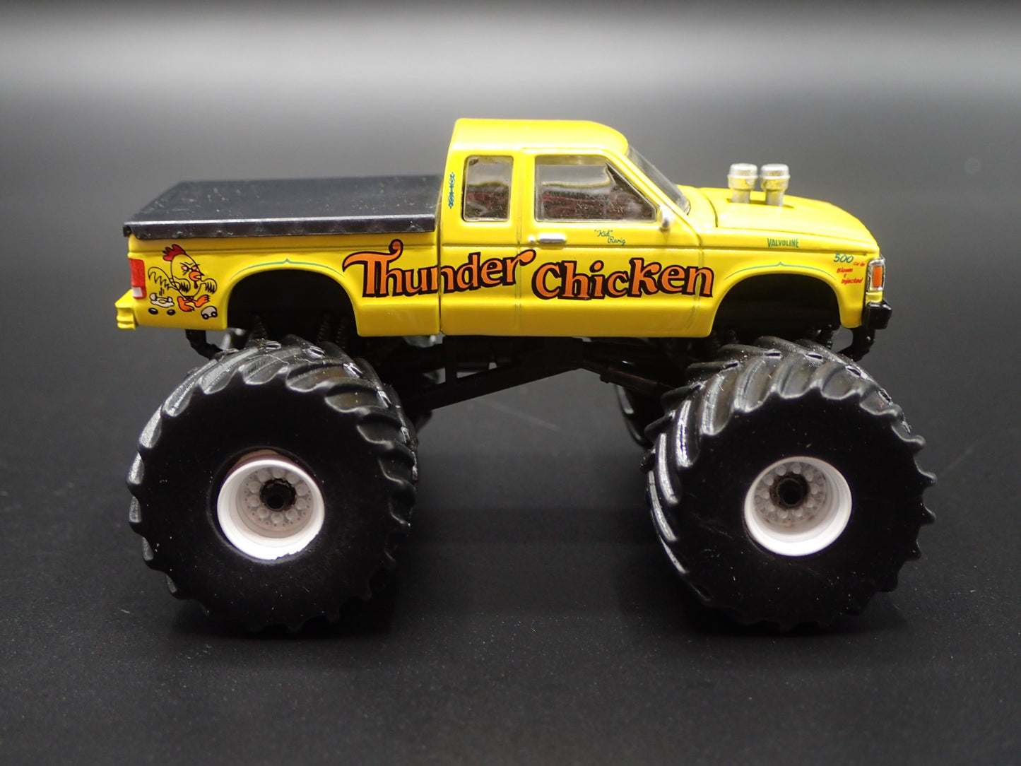 1989 89 CHEVY CHEVROLET S10 MONSTER TRUCK THUNDER CHICKEN 1:64 DIECAST MODEL CAR
