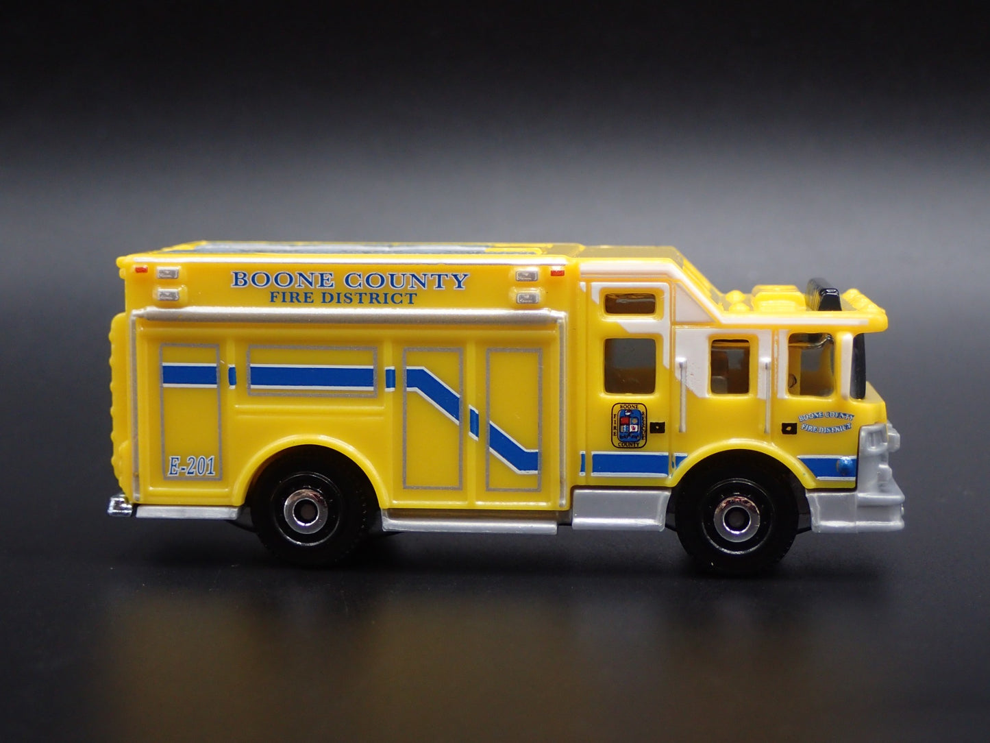 BOONE COUNTY FIRE TRUCK YELLOW RARE 1:64 MB SCALE COLLECTIBLE DIECAST MODEL CAR
