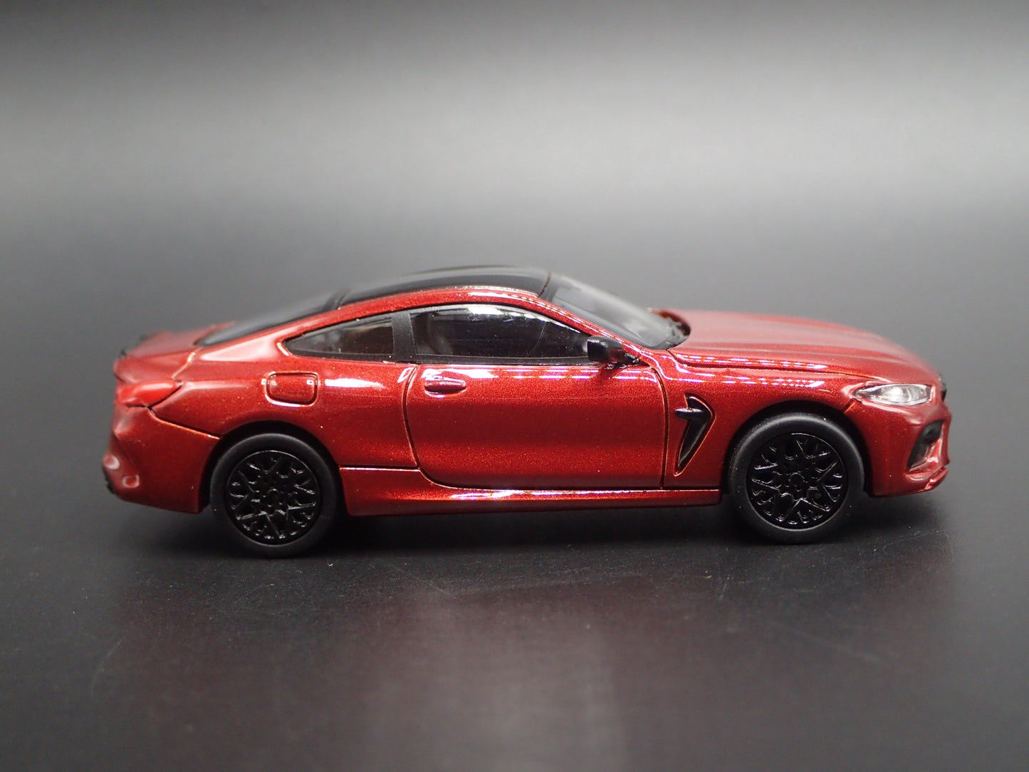 2019-2025 BMW M8 COUPE RARE 1:64 SCALE COLLECTIBLE DIORAMA DIECAST MODEL CAR