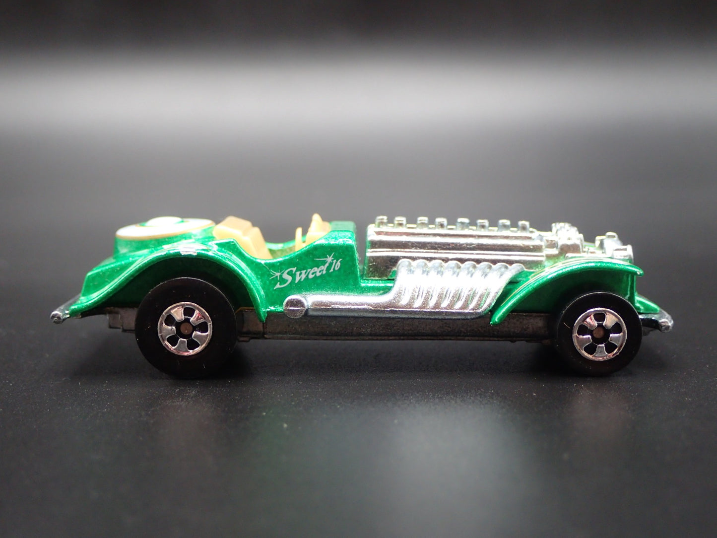 CUSTOM HOT ROD SWEET 16 GREEN 1:64 SCALE COLLECTIBLE DIORAMA DIECAST MODEL CAR