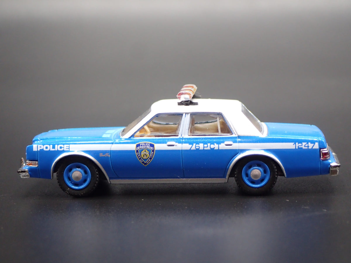 1982 82 PLYMOUTH GRAN FURY NYPD POLICE RARE 1:64 SCALE DIORAMA DIECAST MODEL CAR-Burning Rubber Toy Company