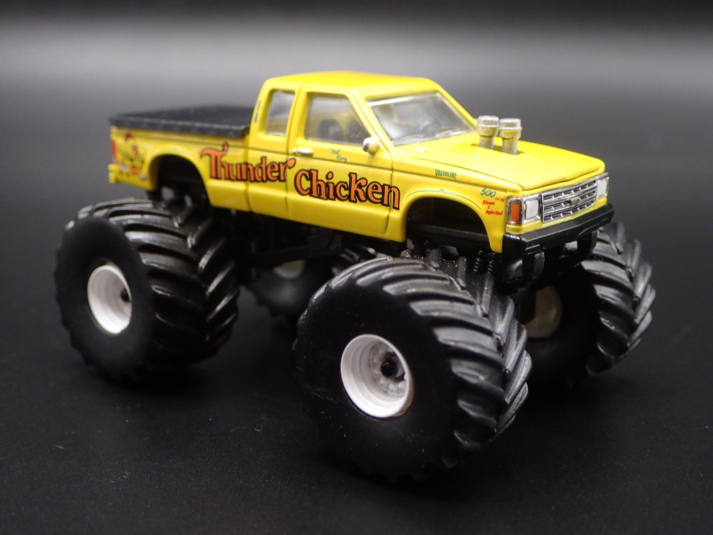 1989 89 CHEVY CHEVROLET S10 MONSTER TRUCK THUNDER CHICKEN 1:64 DIECAST MODEL CAR