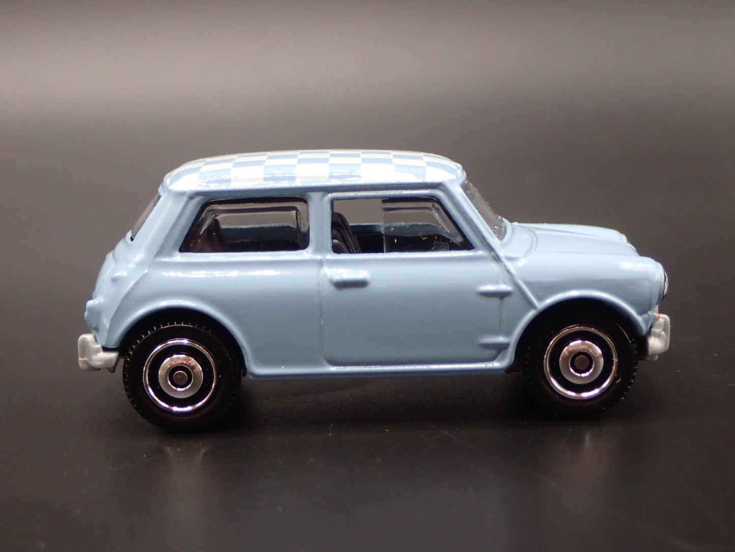 1959-1967 AUSTIN MINI COOPER MARK I BLUE 1:64 SCALE DIORAMA DIECAST MODEL CAR