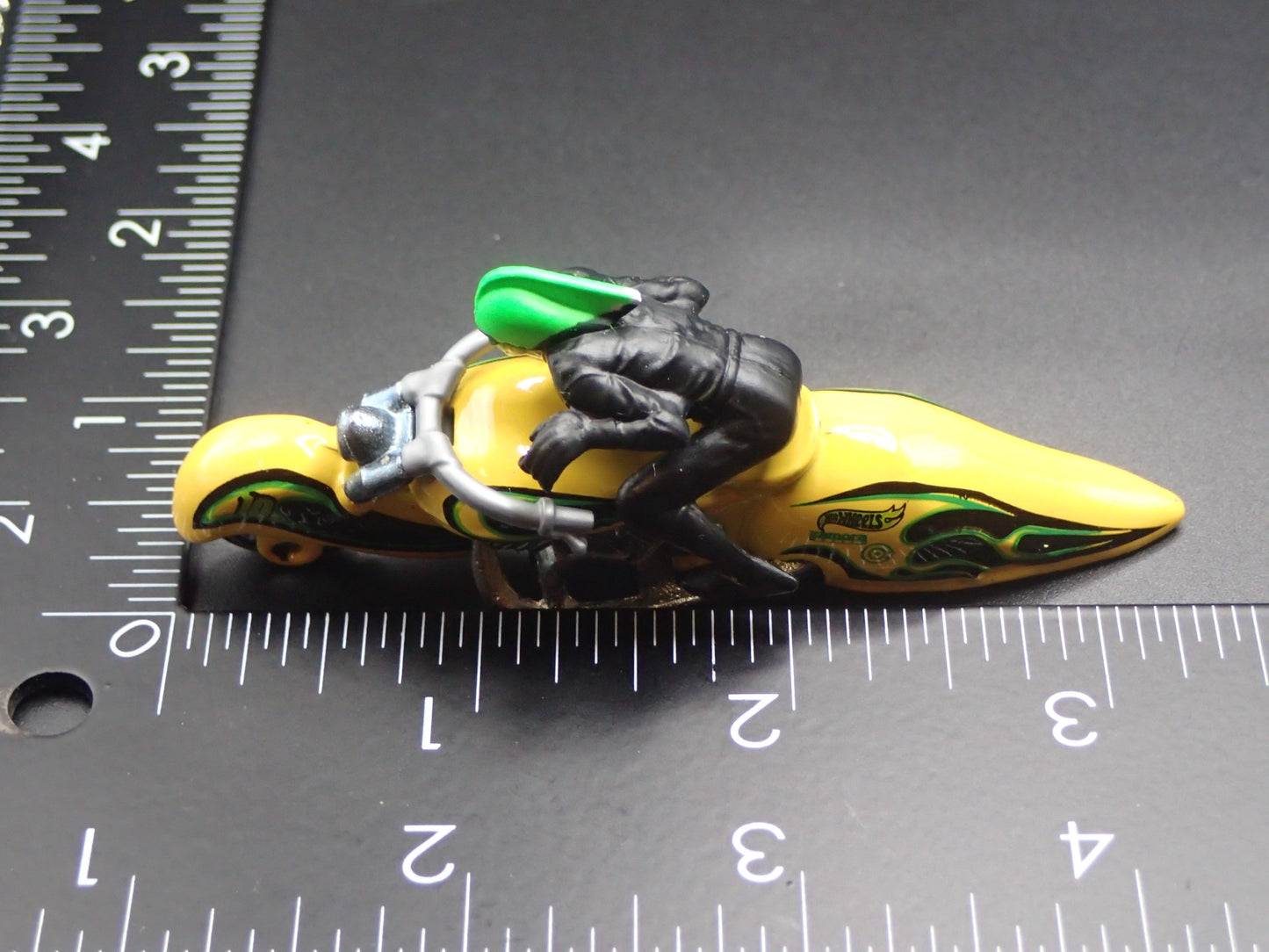 W-OOZIE MOTORCYCLE HOT WHEELS YELLOW 1:64 HW SCALE DIORAMA DIECAST MODEL CAR