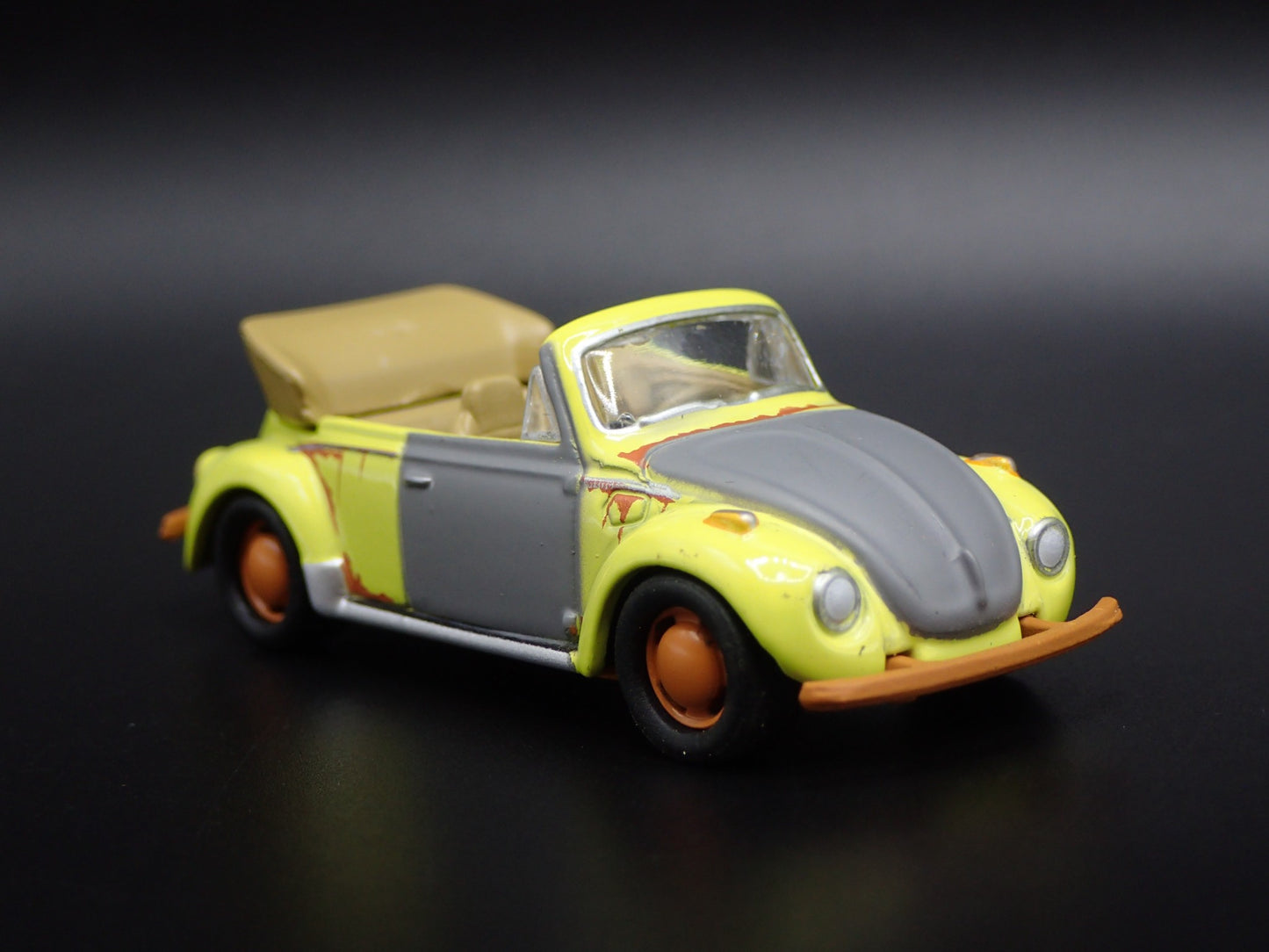 1975 75 VW VOLKSWAGEN SUPER BEETLE BUG CONVERTIBLE 1/64 SCALE DIECAST MODEL CAR