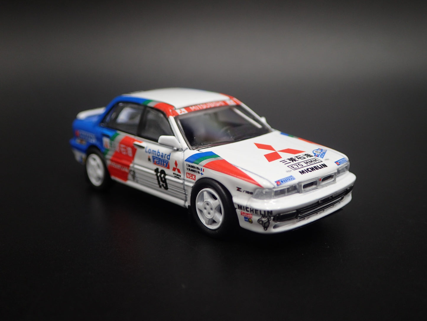 MITSUBISHI GALANT VR4 RALLY CAR #19 LOMBARD 1:64 SCALE DIORAMA DIECAST MODEL CAR