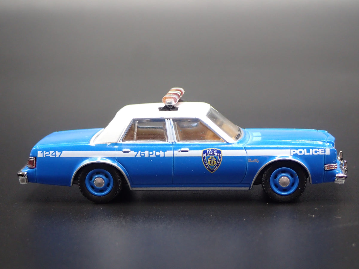 1982 82 PLYMOUTH GRAN FURY NYPD POLICE RARE 1:64 SCALE DIORAMA DIECAST MODEL CAR-Burning Rubber Toy Company