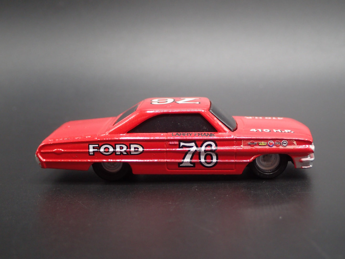1964 FORD GALAXIE 76 LARRY FRANK NASCAR 1:64 SCALE DIORAMA DIECAST MODEL CAR