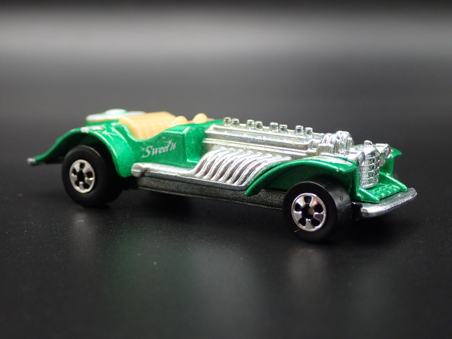 CUSTOM HOT ROD SWEET 16 GREEN 1:64 SCALE COLLECTIBLE DIORAMA DIECAST MODEL CAR