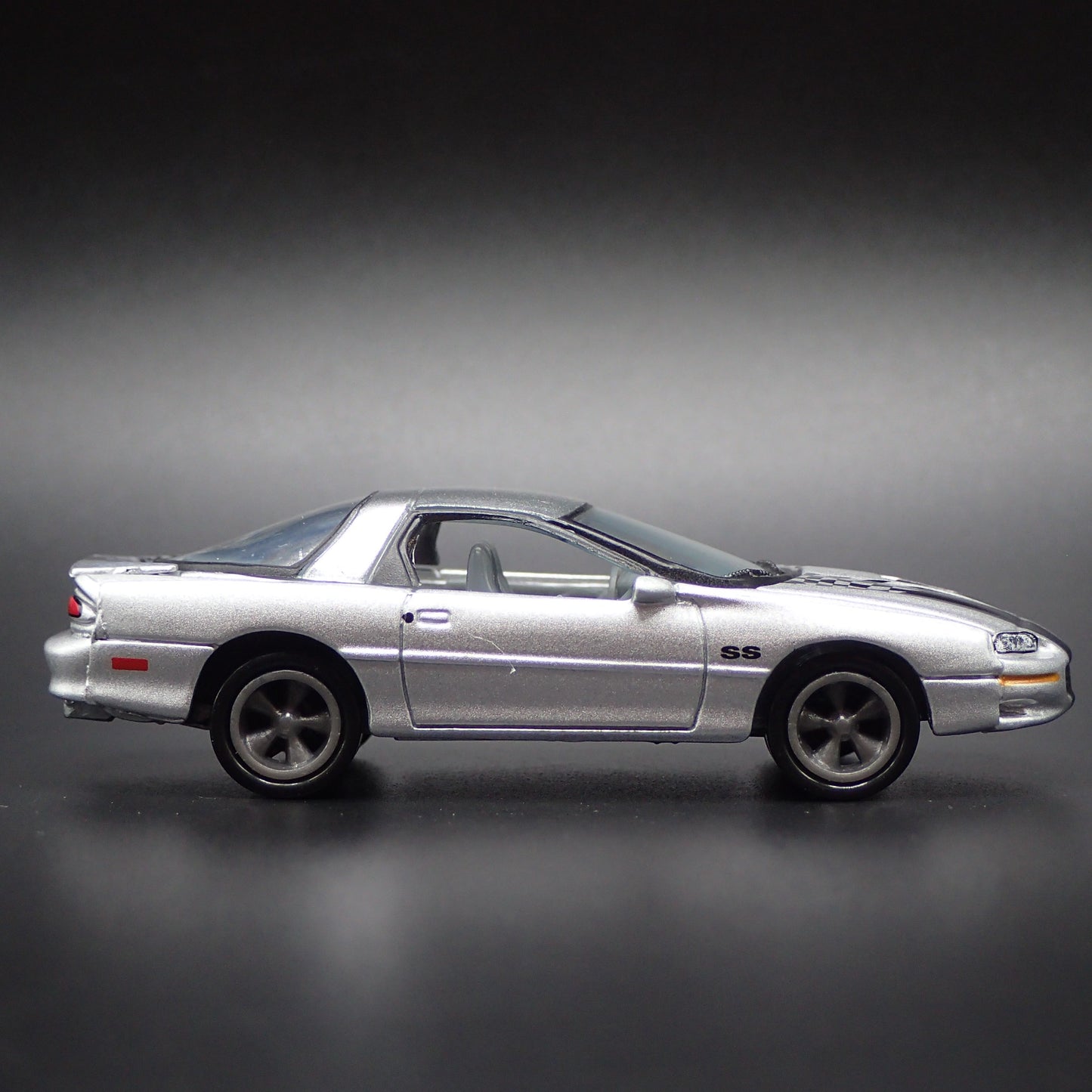 2002 CHEVY CHEVROLET CAMARO SS SILVER 35TH 1:64 SCALE DIORAMA DIECAST MODEL CAR