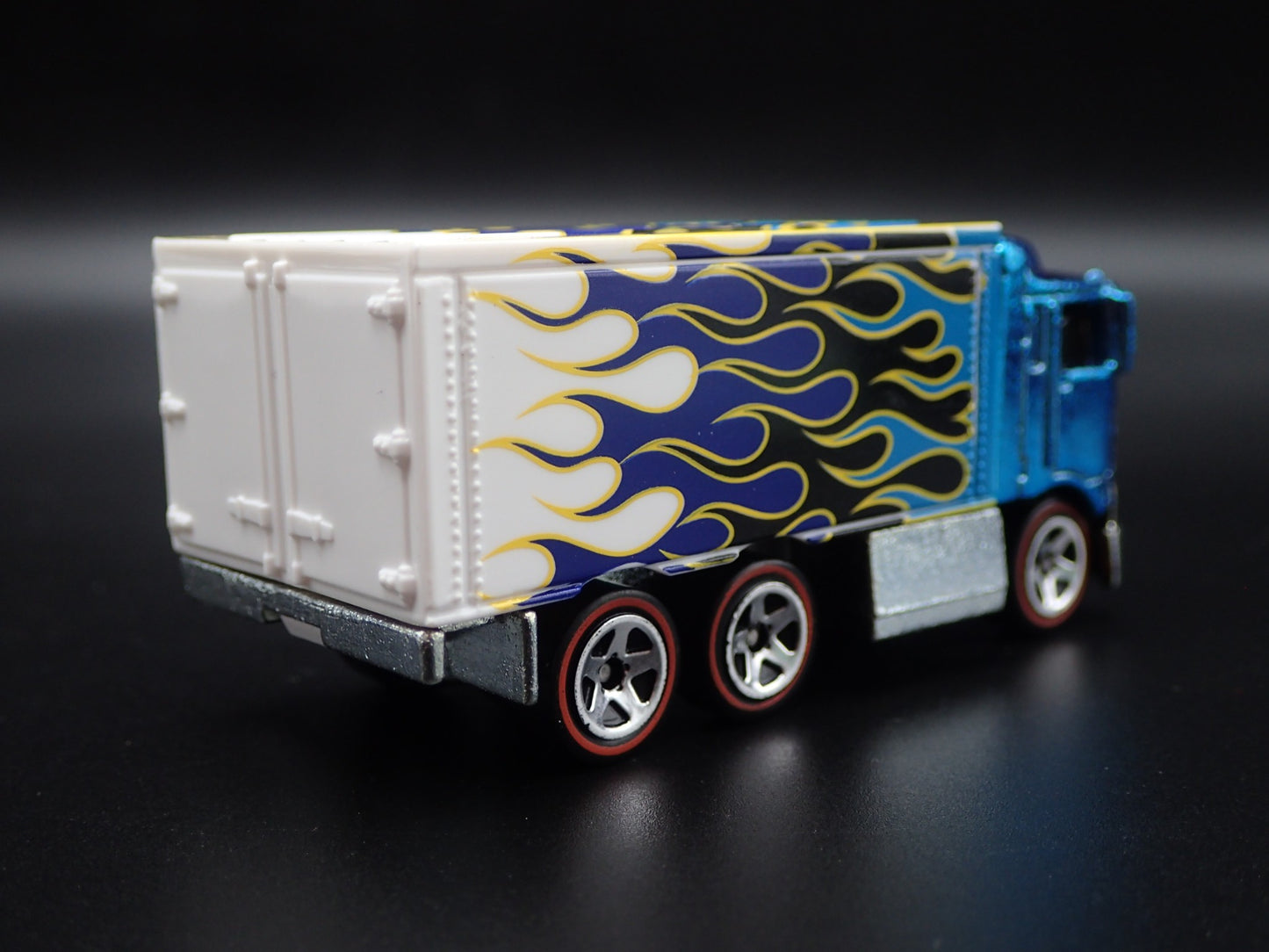 BOX DELIVERY TRUCK HIWAY HAULER 1:64 SCALE COLLECTIBLE DIORAMA DIECAST MODEL CAR
