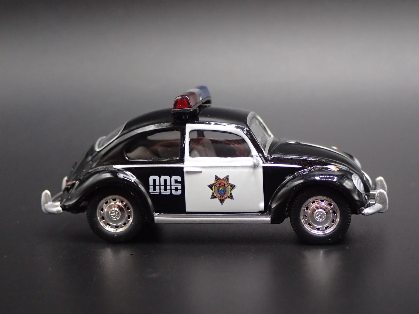 1960-1967 VW VOLKSWAGEN CLASSIC BEETLE BUG POLICE 1:64 SCALE DIECAST MODEL CAR